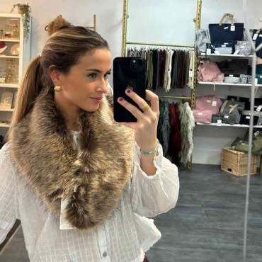 Cuello De Pelo Marrón