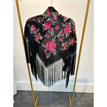 Mantoncillo bordado negro