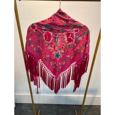 Mantoncillo bordado fucsia