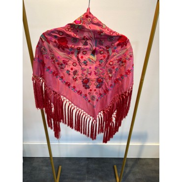 Mantoncillo bordado rosa...