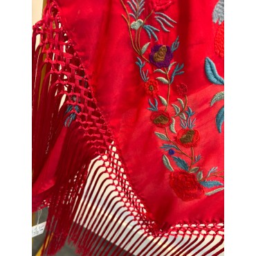 Mantoncillo bordado rojo