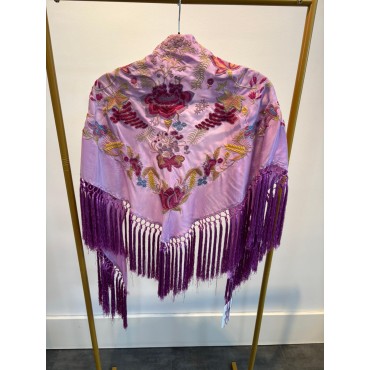 Mantoncillo bordado lila