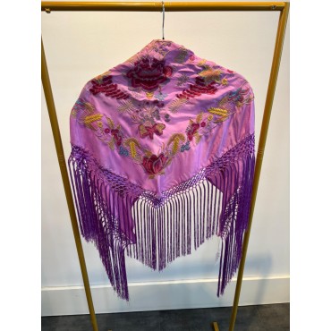 Mantoncillo bordado malva