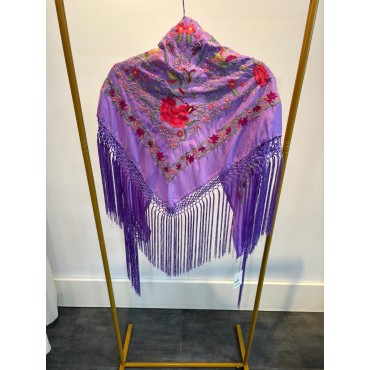 Mantoncillo bordado malva