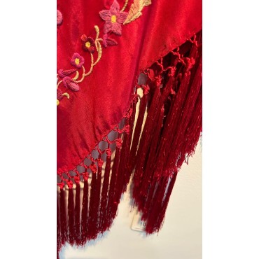 Mantoncillo bordado rojo