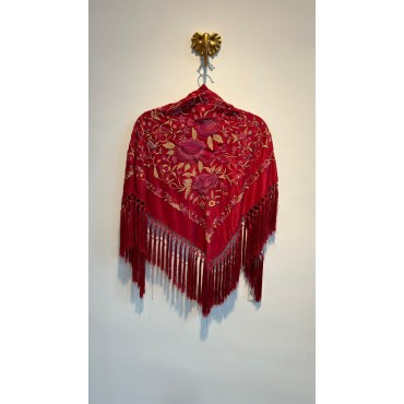 Mantoncillo bordado rojo