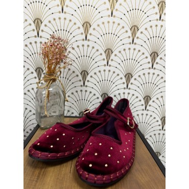 Merceditas burdeos tachas