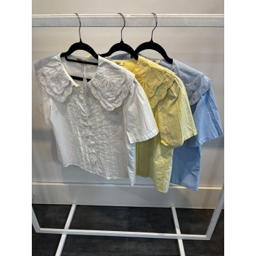 Camisa cuello bordado